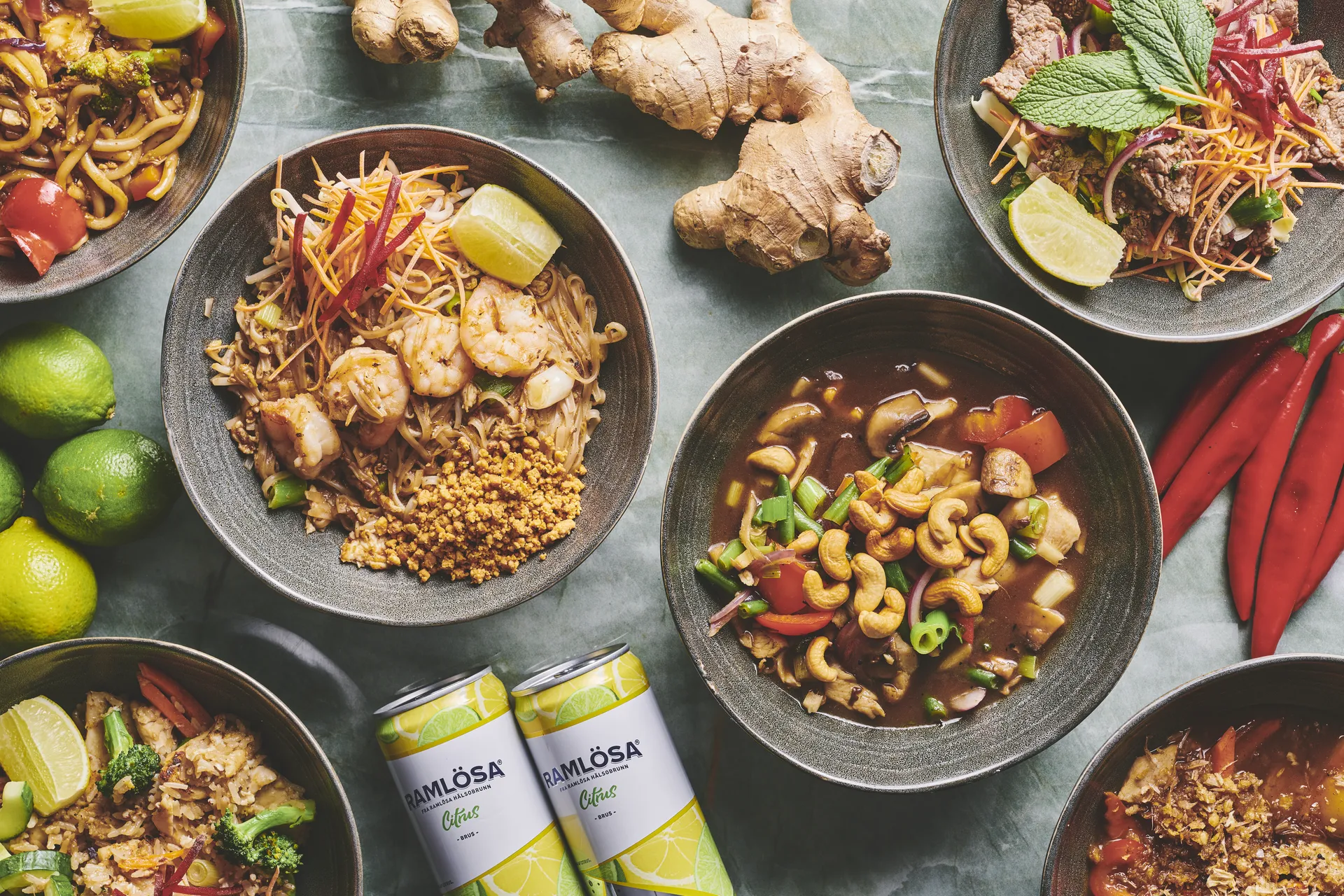 Thailandske retter serveret hos Little Wok